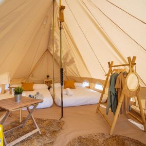 Orgullín en Tienda Glamping «Emperador Junior» 4 personas. Viernes y Sabado